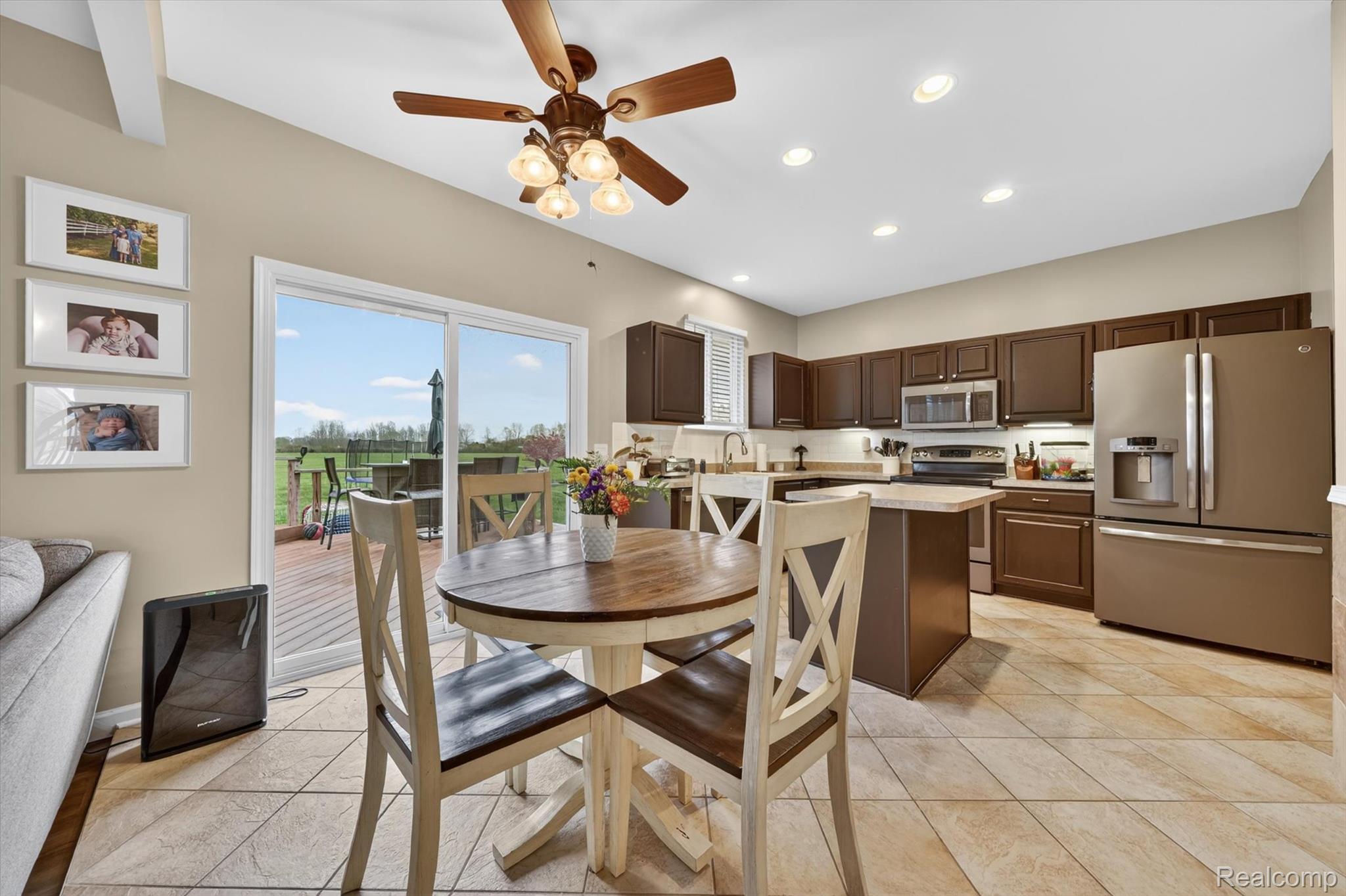 27735 E Mockingbird Drive