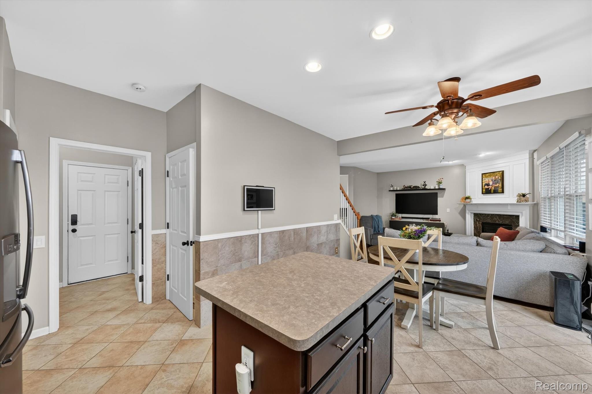 27735 E Mockingbird Drive