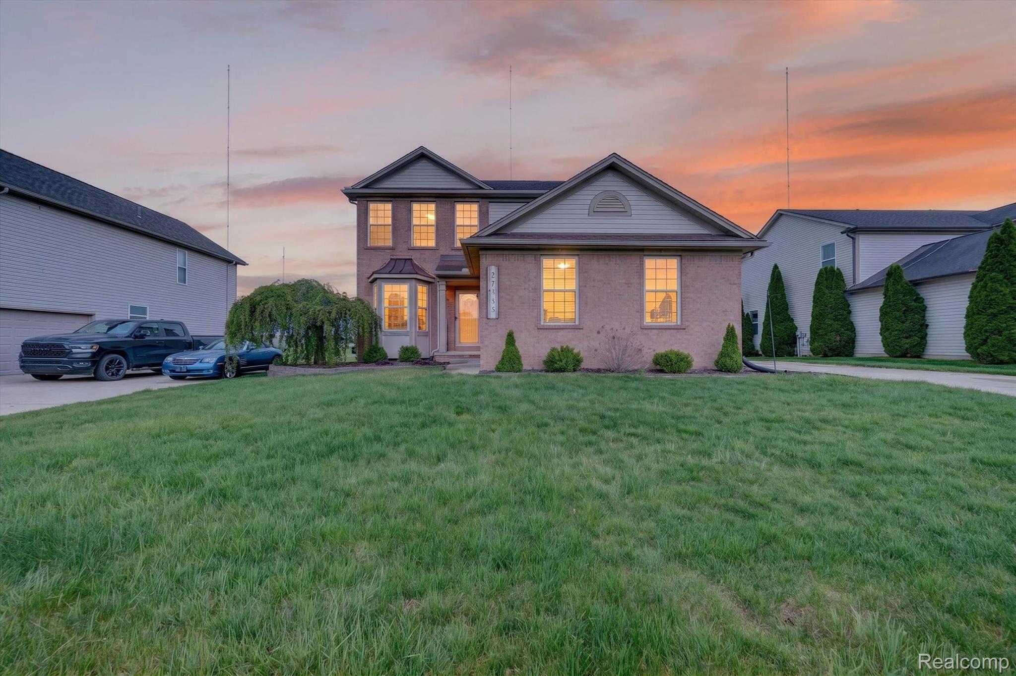 27735 E Mockingbird Drive