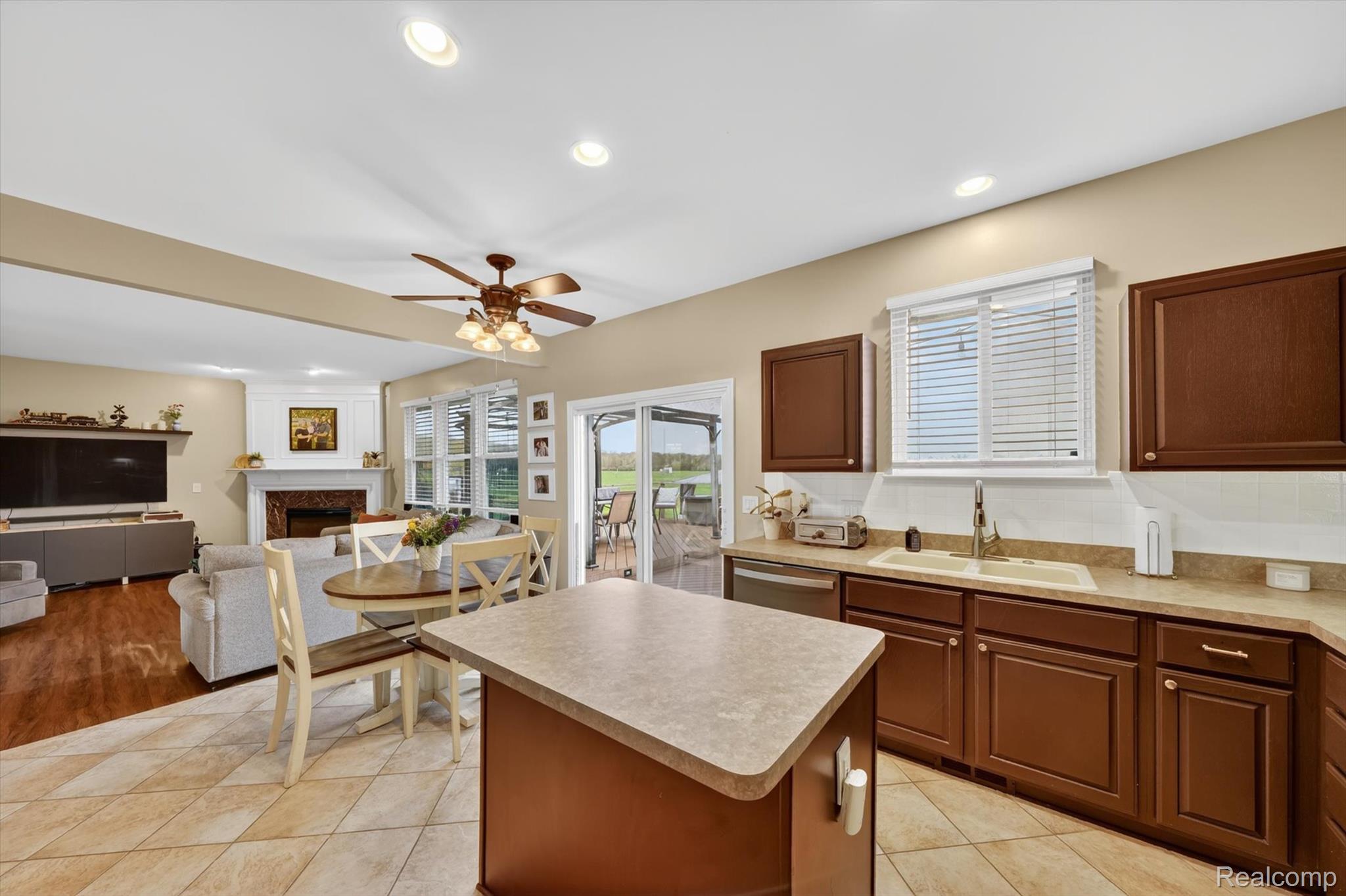 27735 E Mockingbird Drive