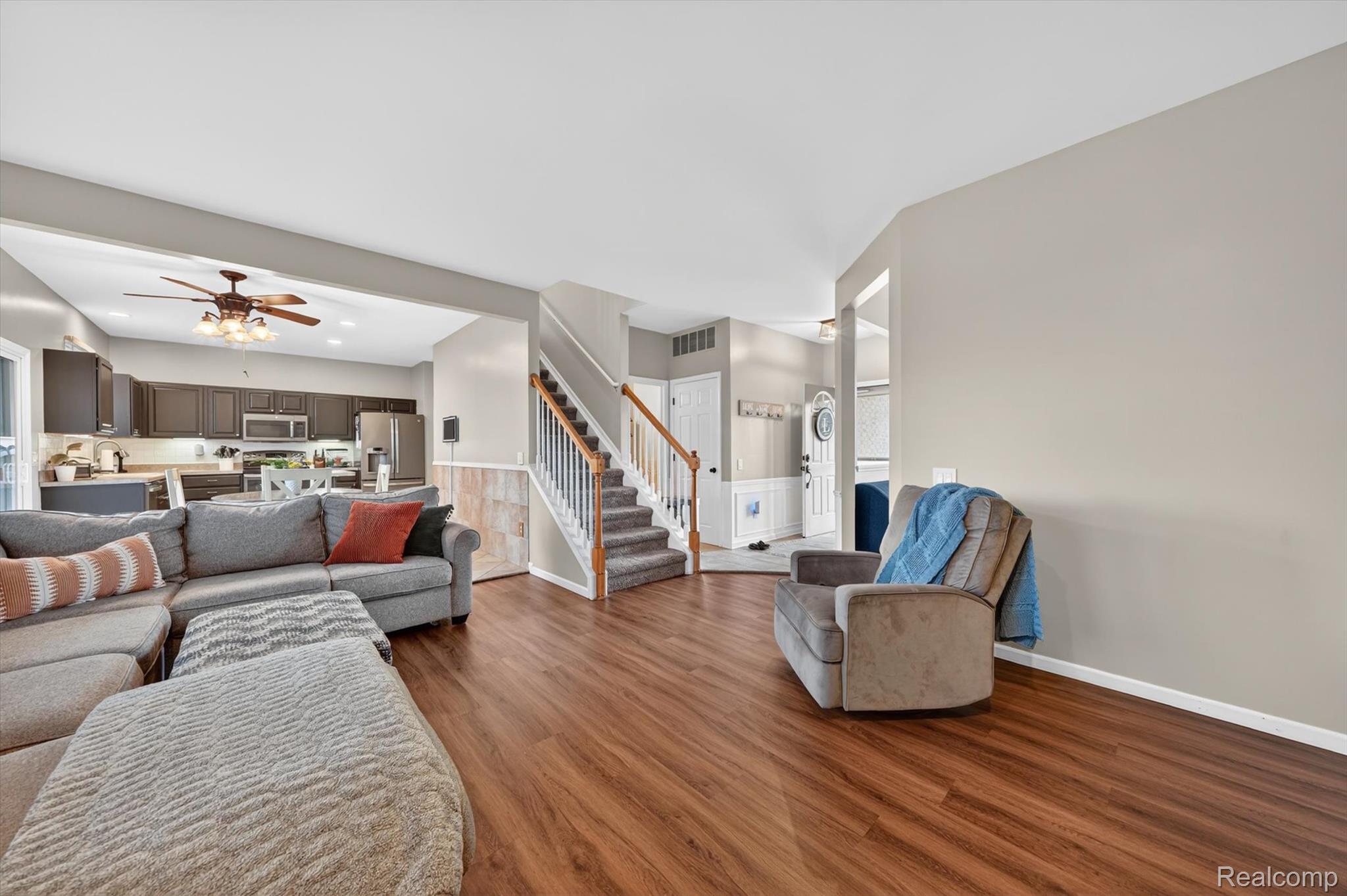 27735 E Mockingbird Drive