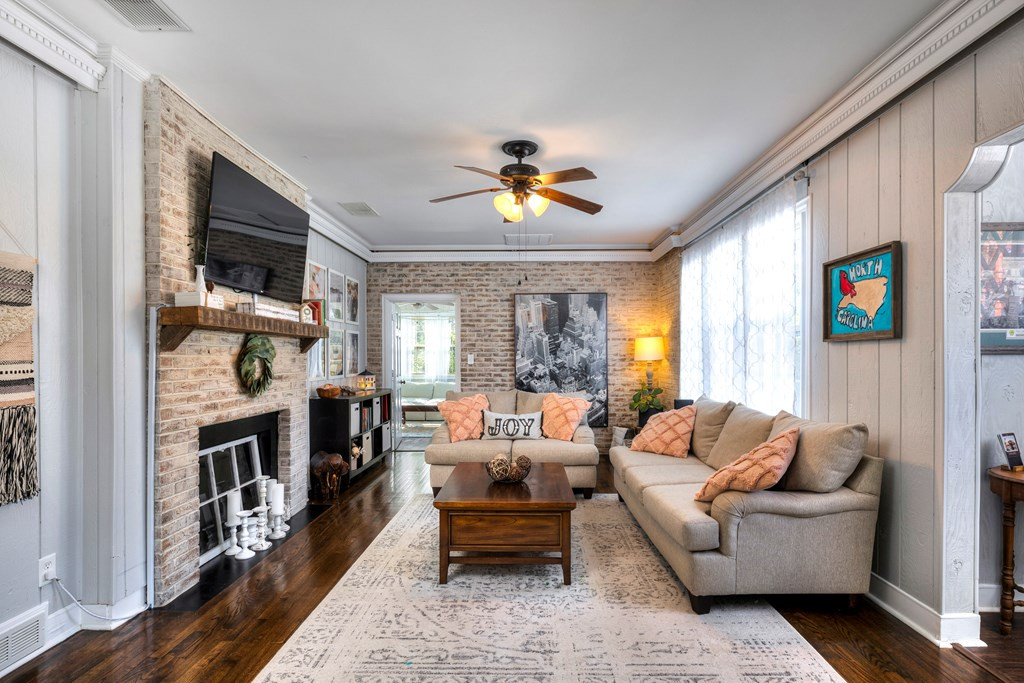 109 Mood Avenue