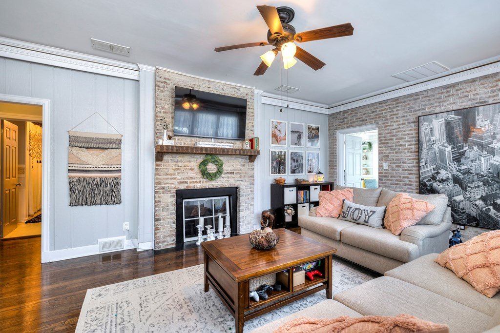 109 Mood Avenue