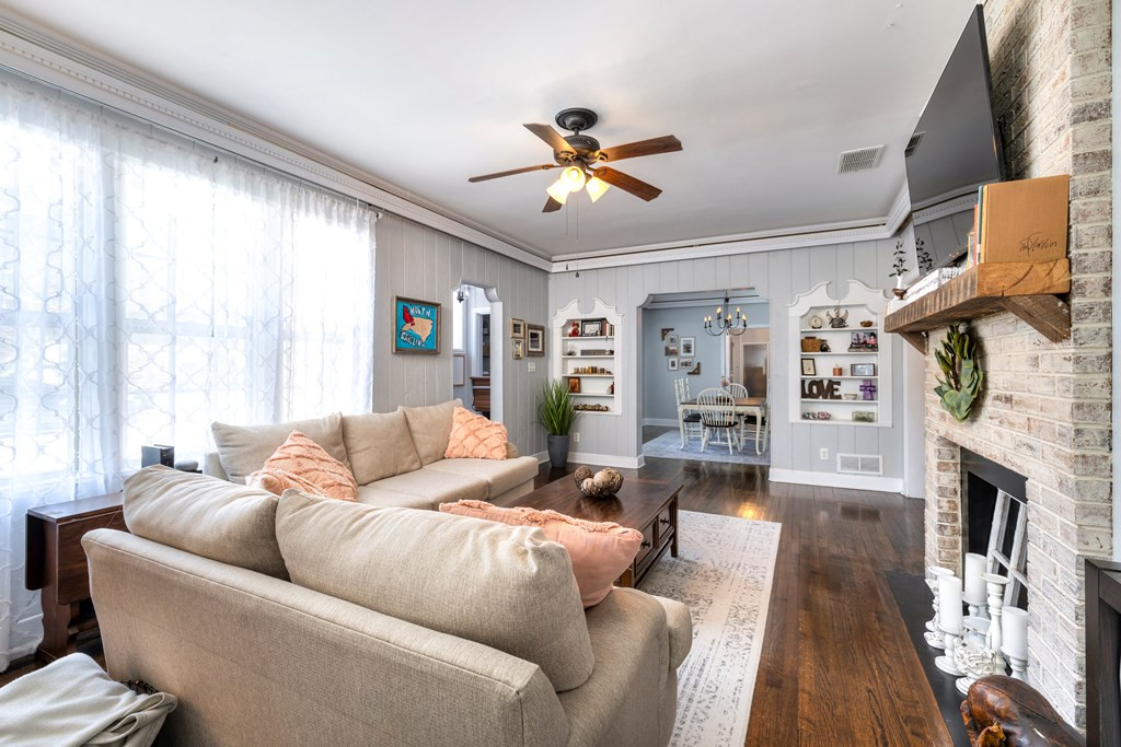 109 Mood Avenue