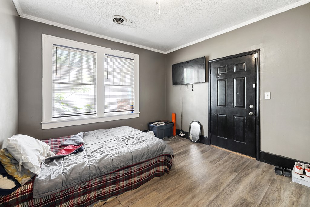 13 Crescent Ave