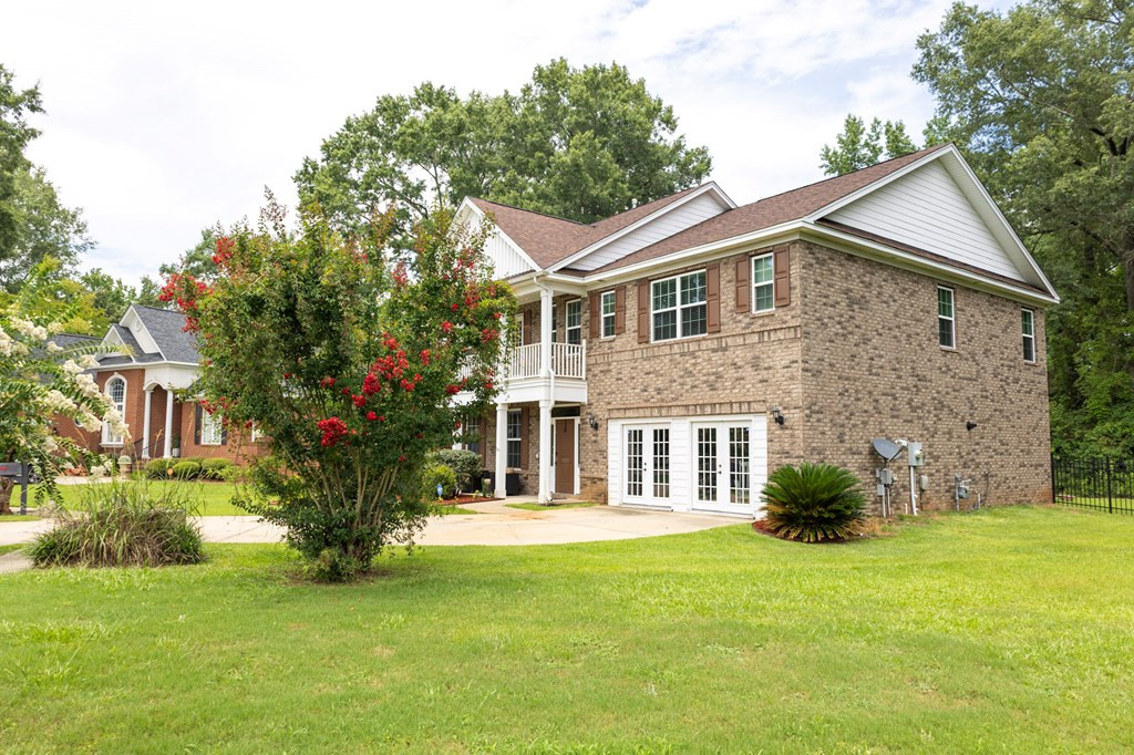 1915 Adirondack Ct