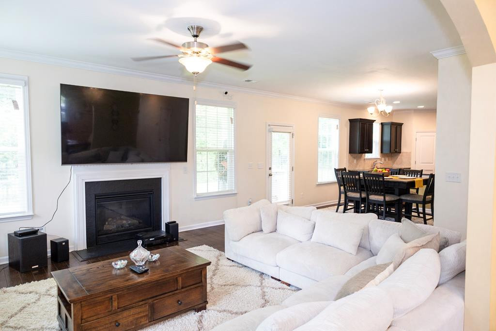 1915 Adirondack Ct