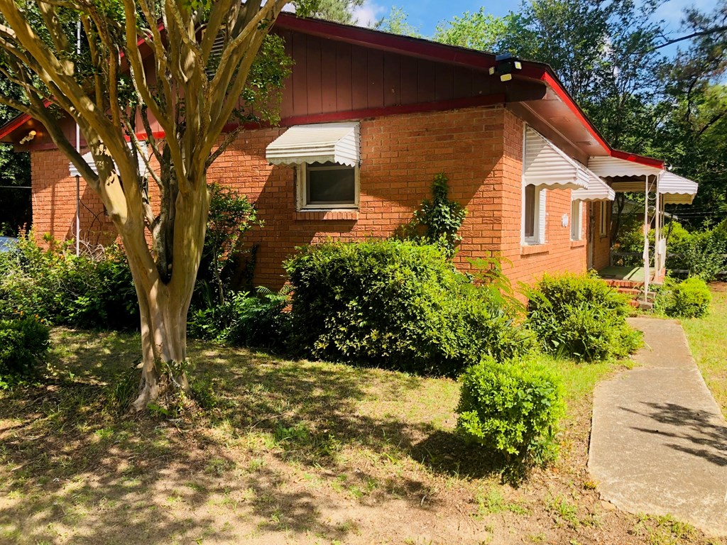 572 National Street