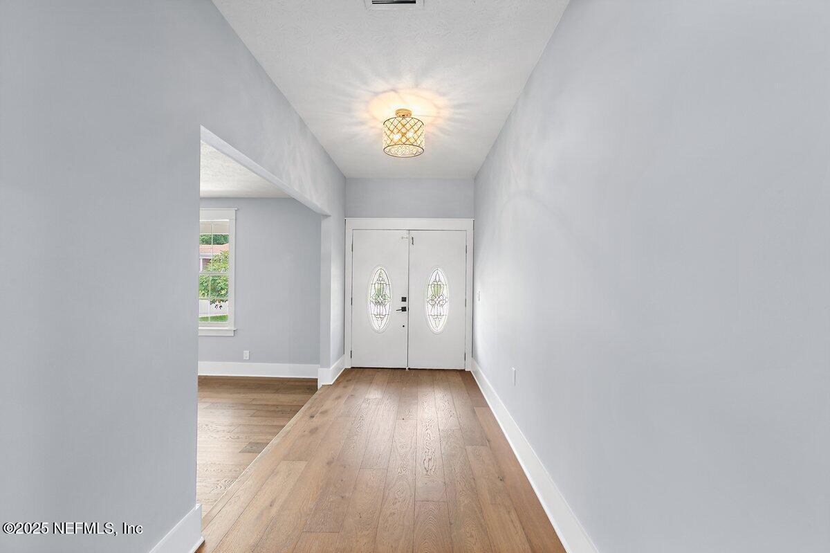 6870 LA LOMA Drive