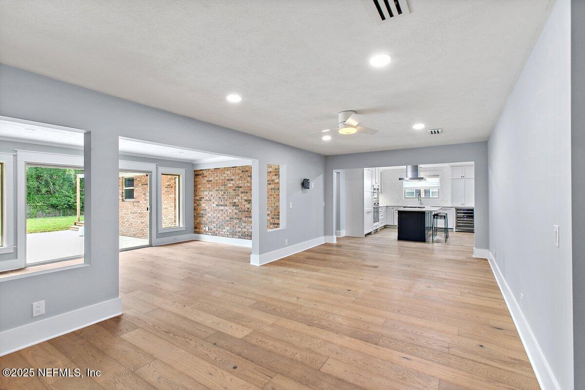 6870 LA LOMA Drive