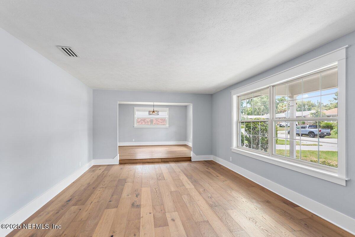 6870 LA LOMA Drive