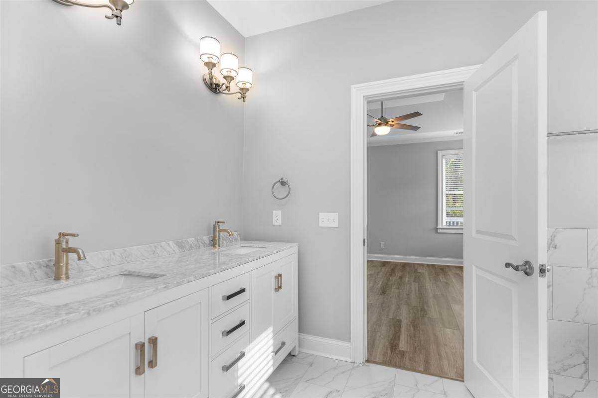1100 Mira Vista Cove