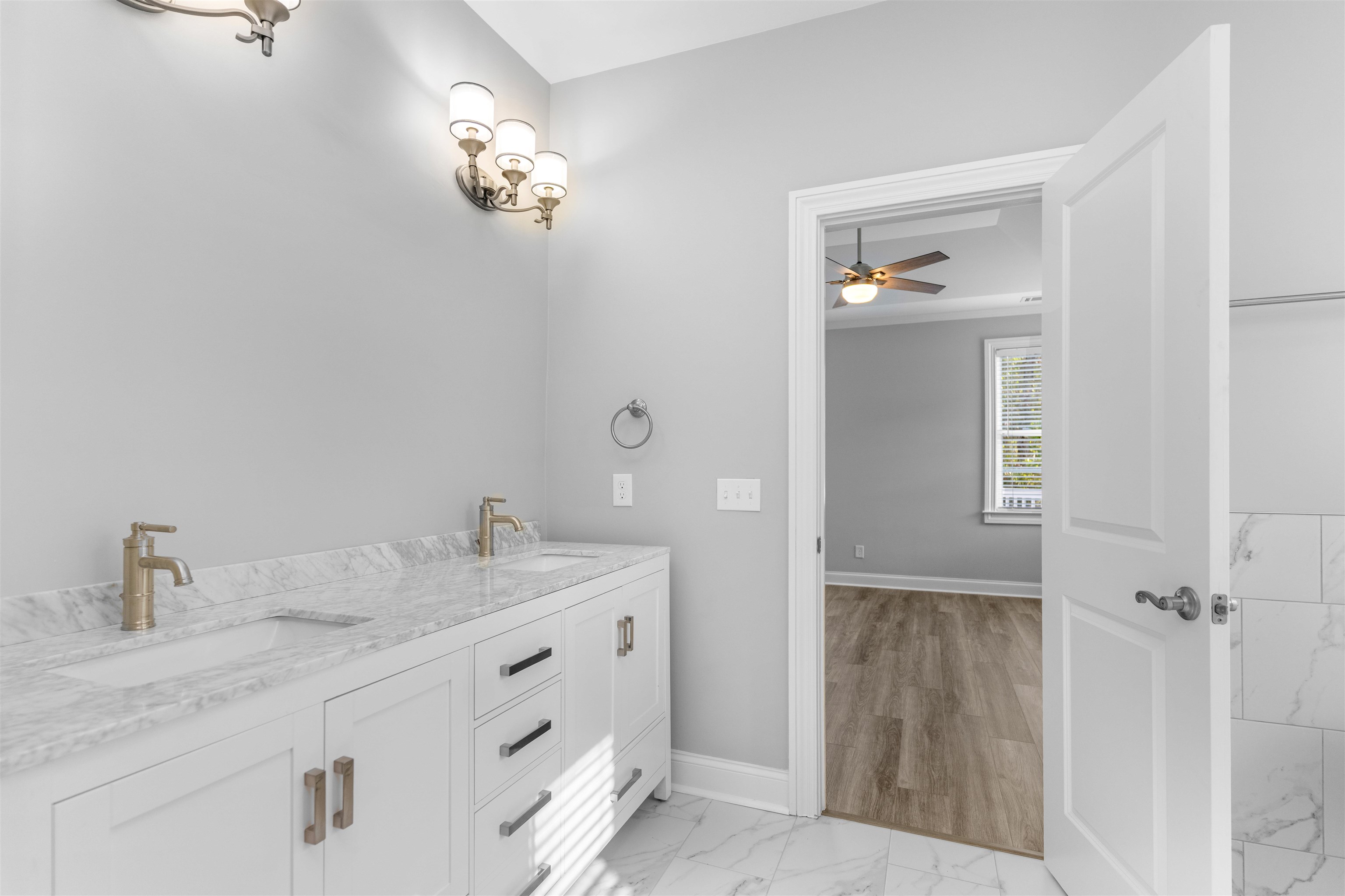 1100 MIRA VISTA COVE