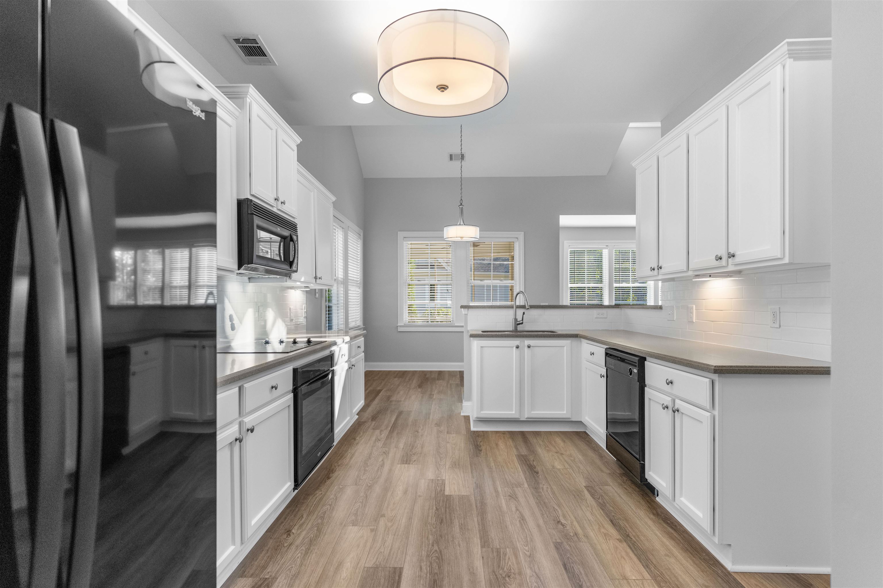 1100 MIRA VISTA COVE