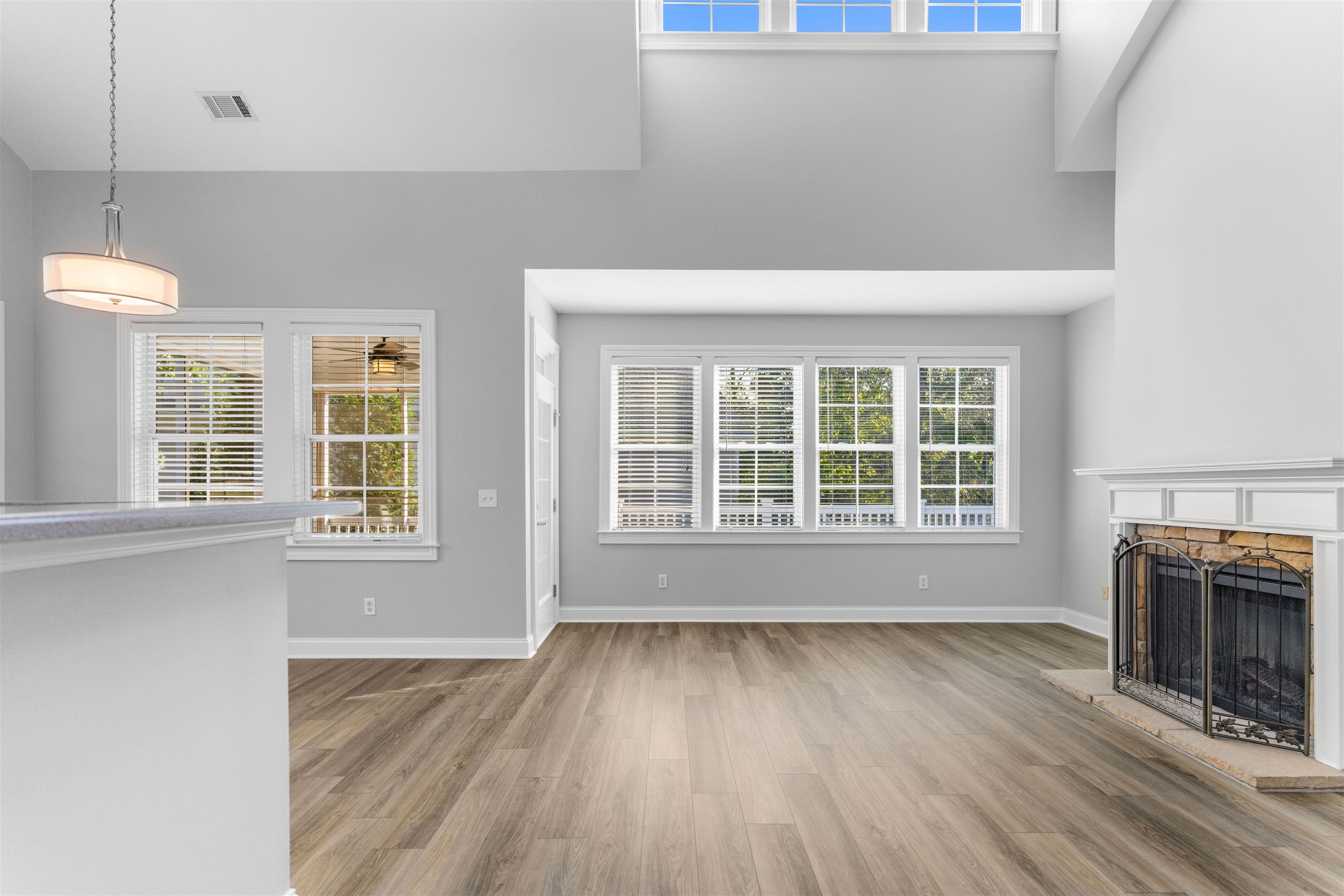 1100 MIRA VISTA COVE