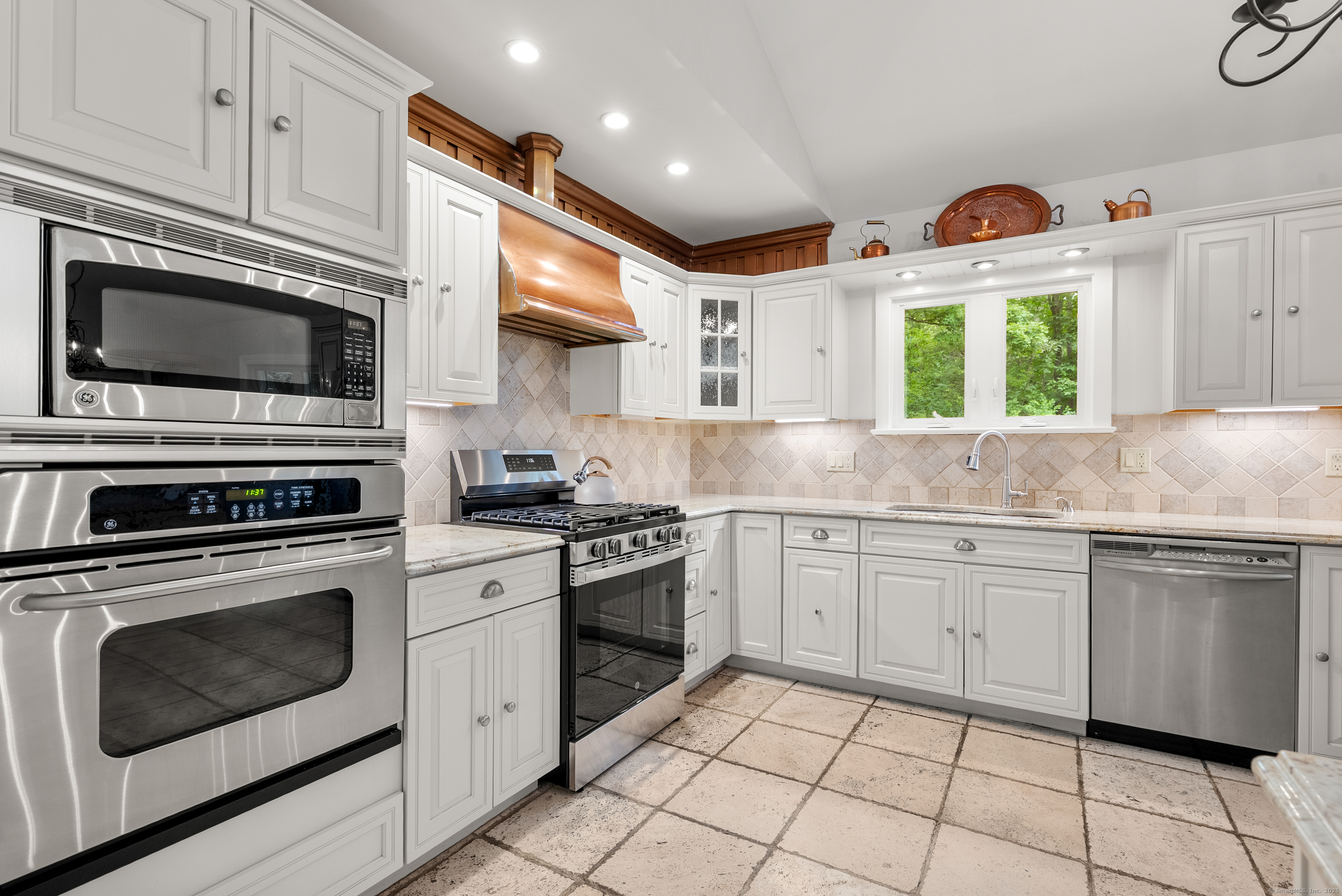 22 Peaceable Street