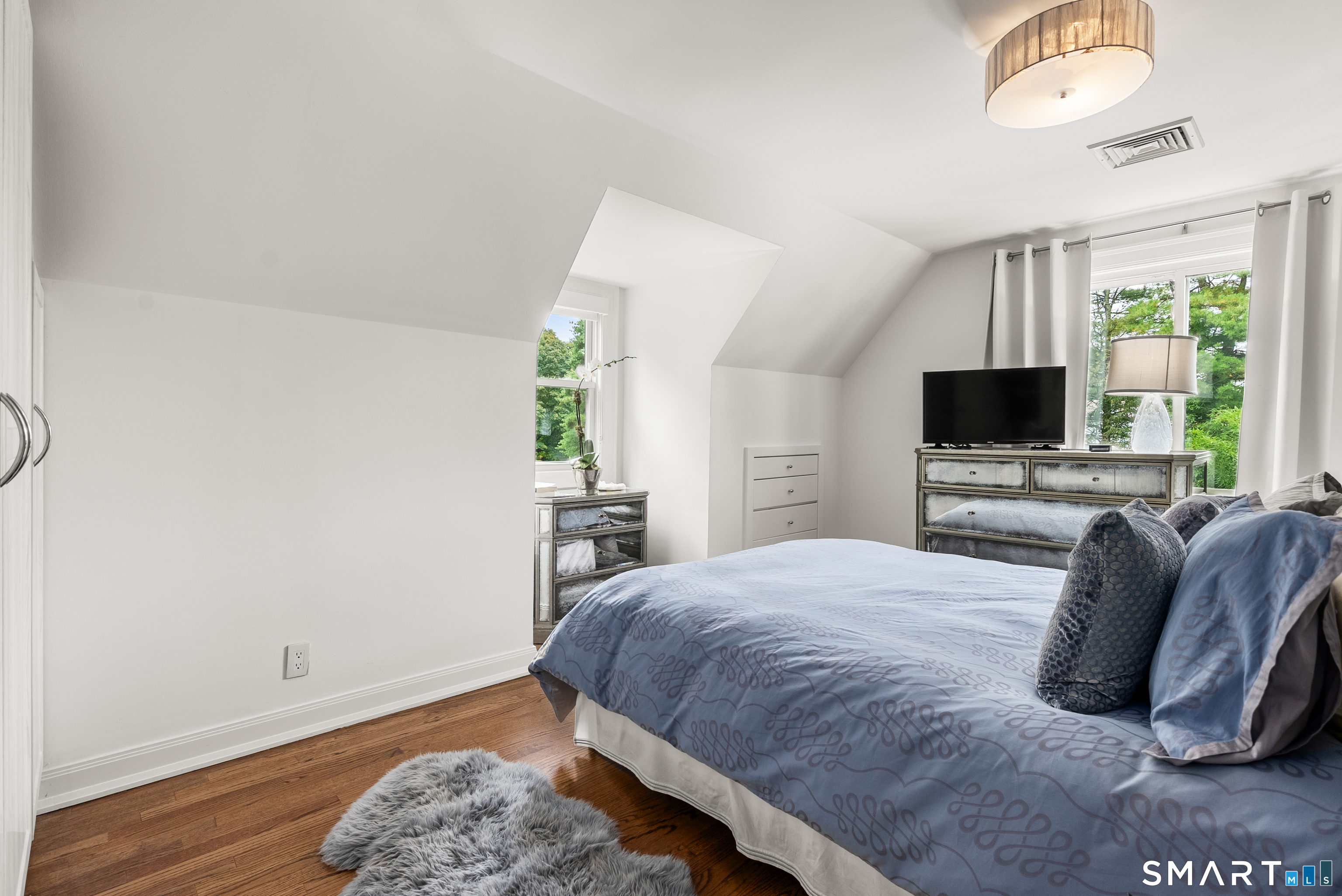 50 Kings Highway South