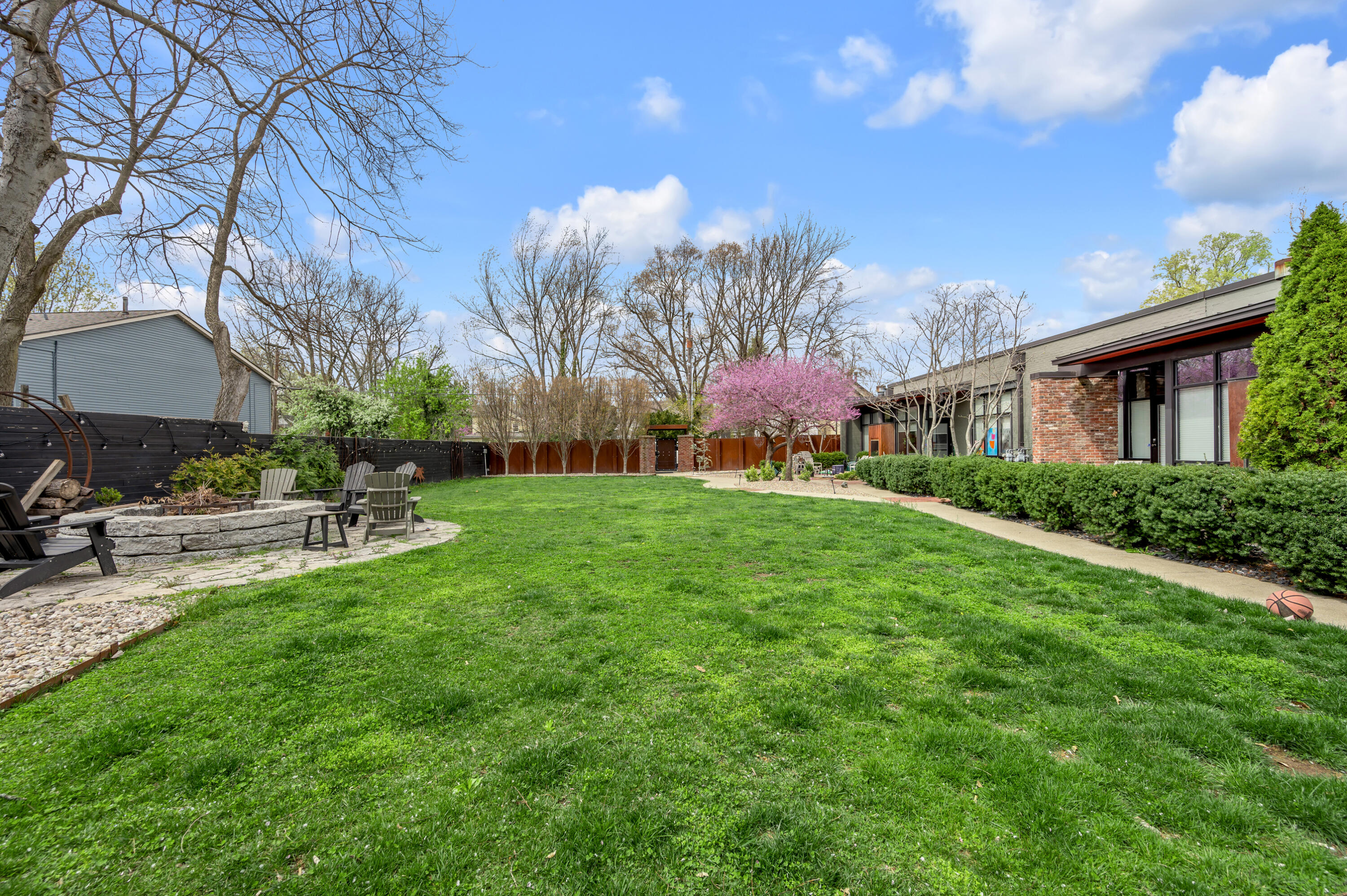 420 Lawrence Street, 102
