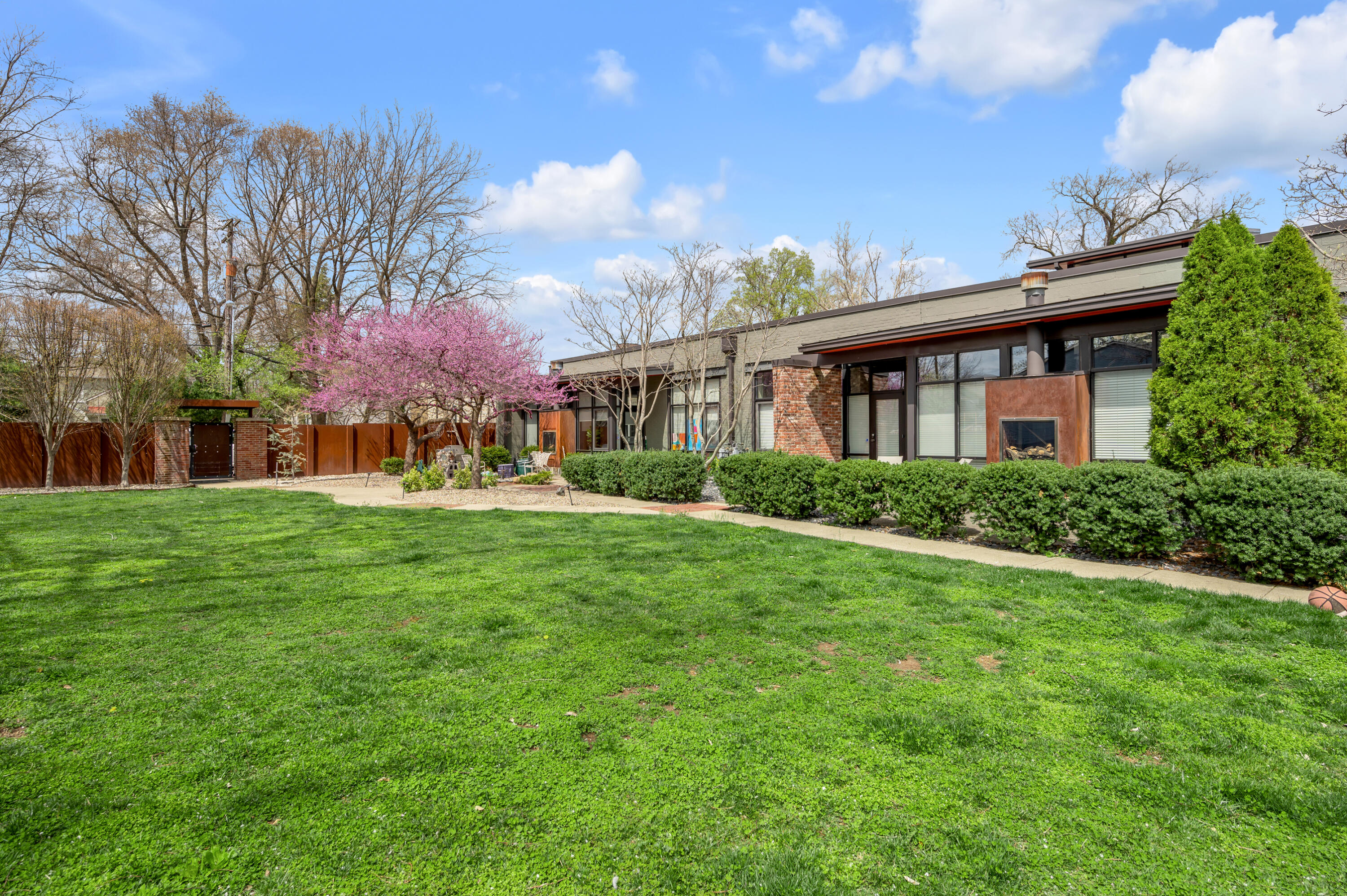 420 Lawrence Street, 102