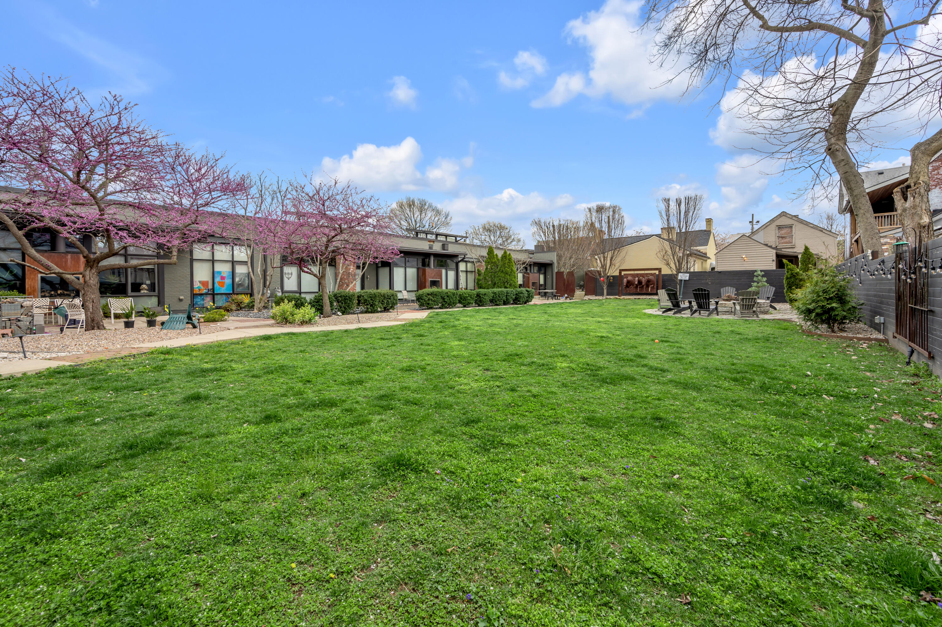 420 Lawrence Street, 102