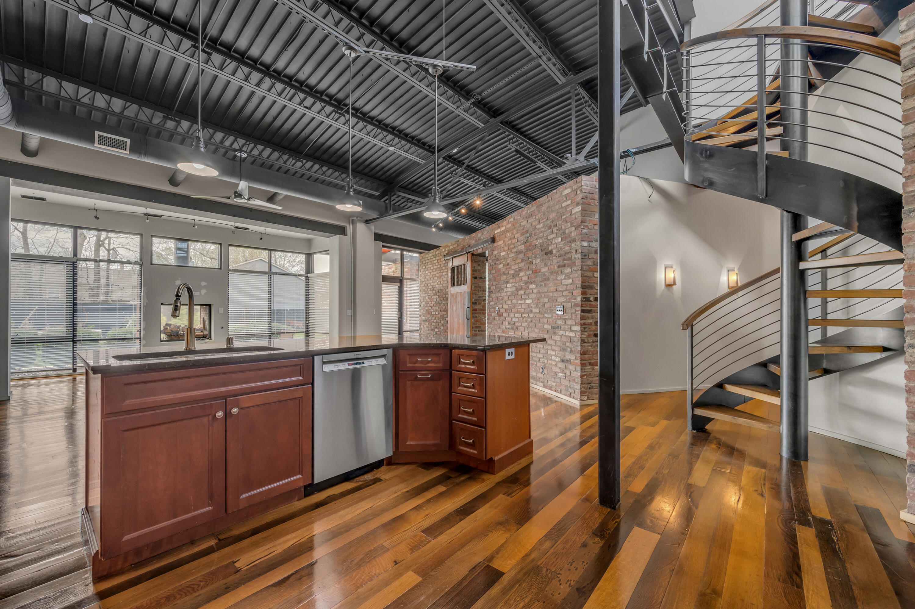 420 Lawrence Street, 102