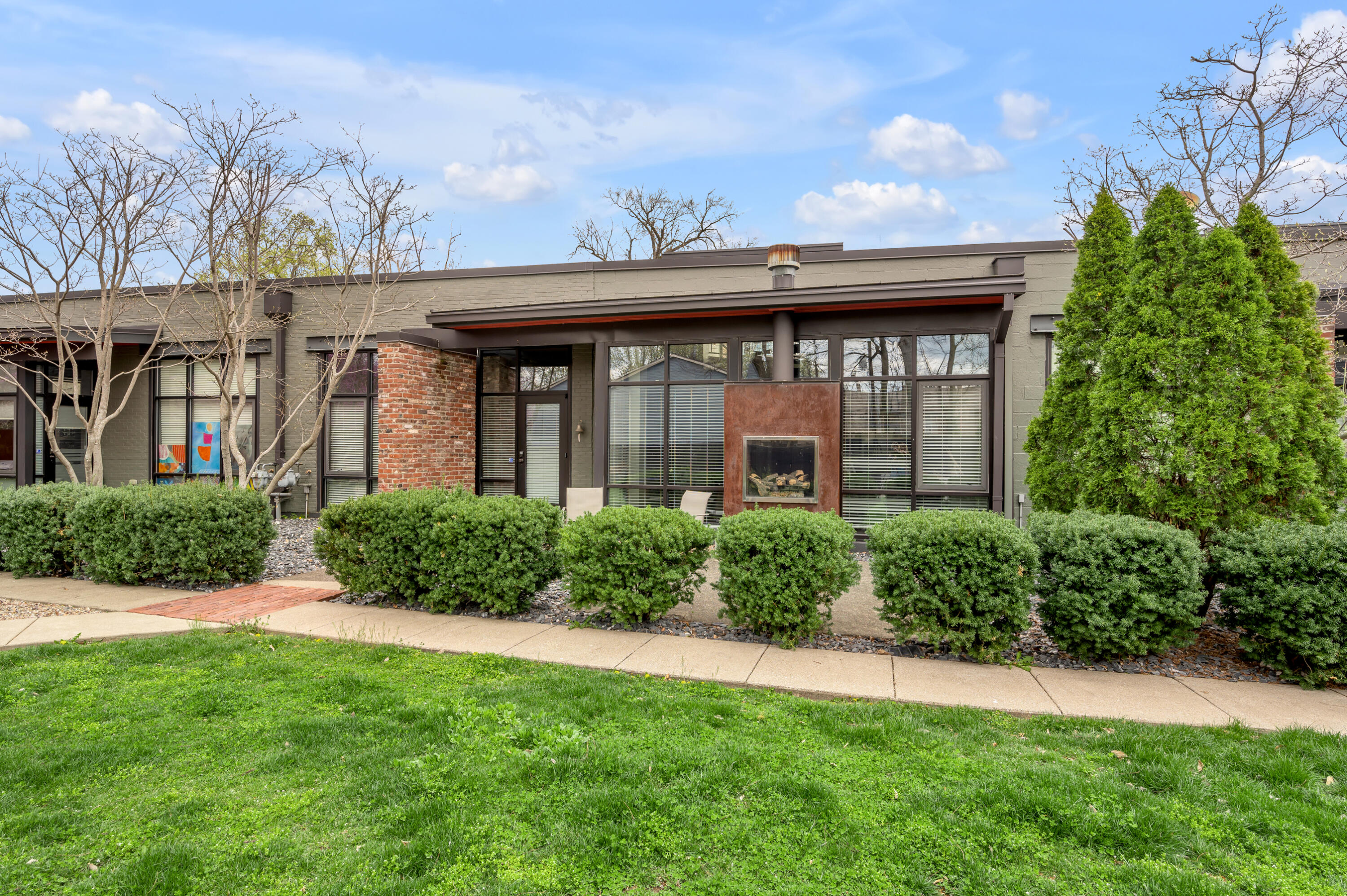 420 Lawrence Street, 102