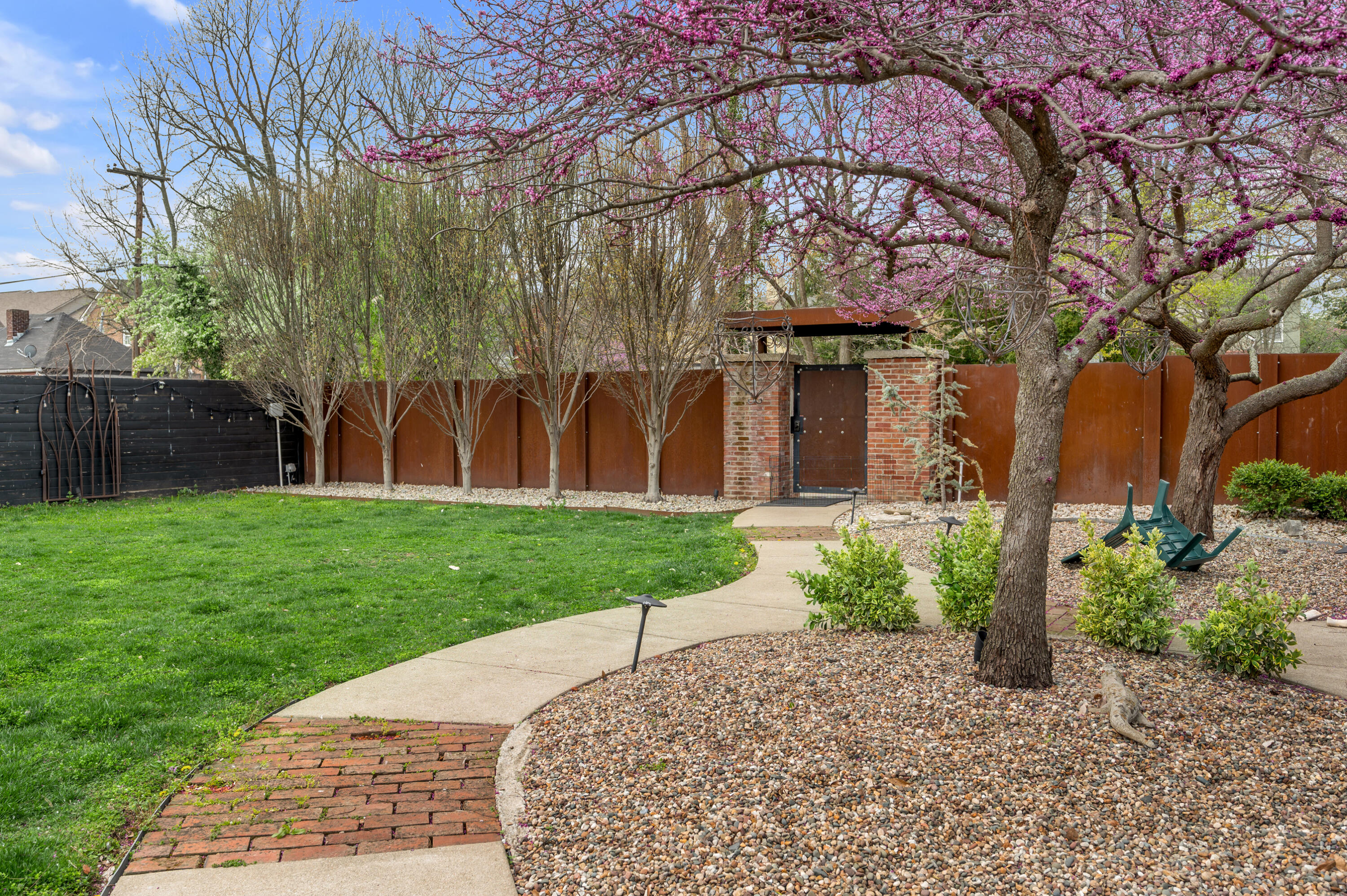 420 Lawrence Street, 102