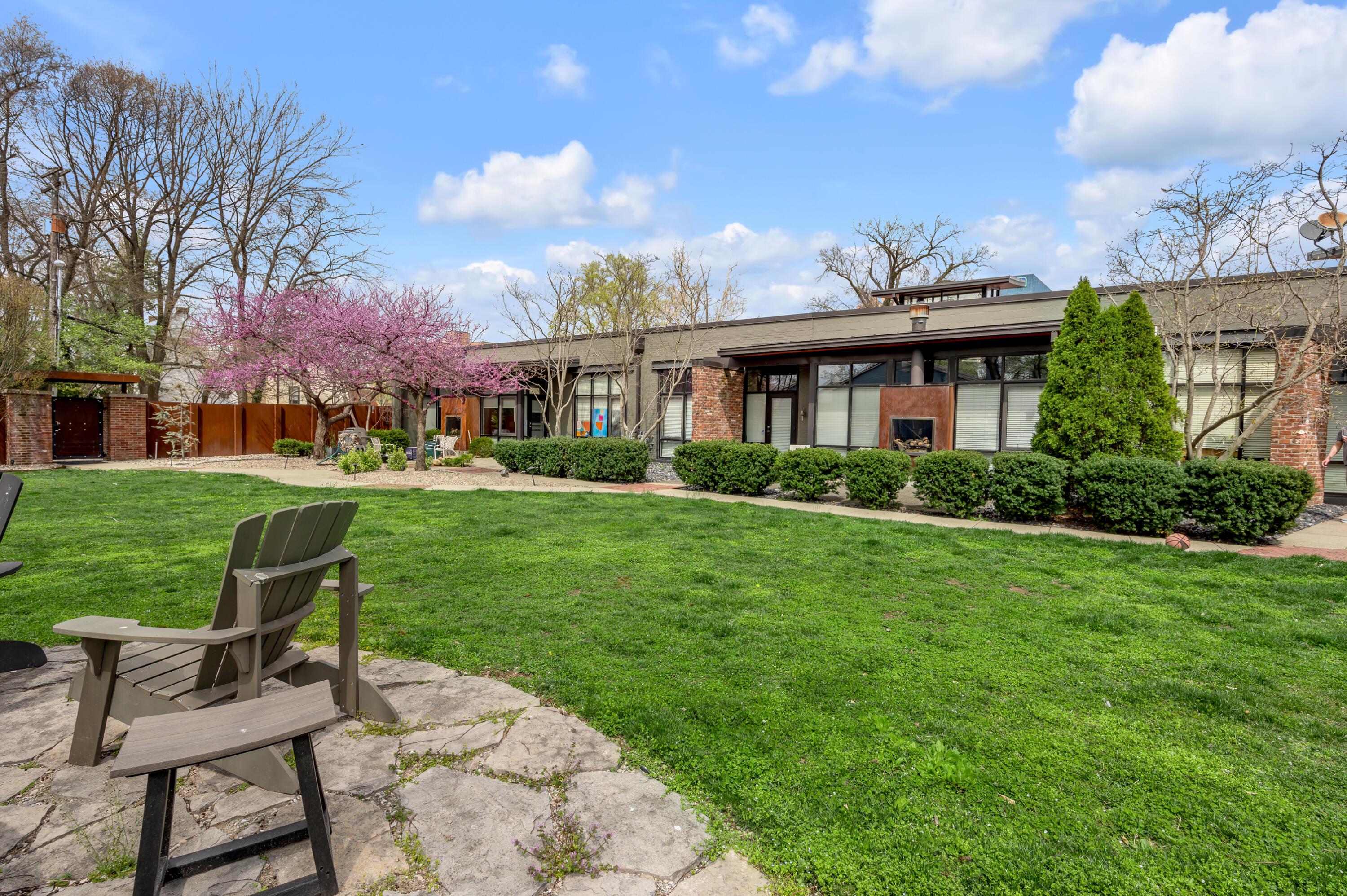 420 Lawrence Street, 102