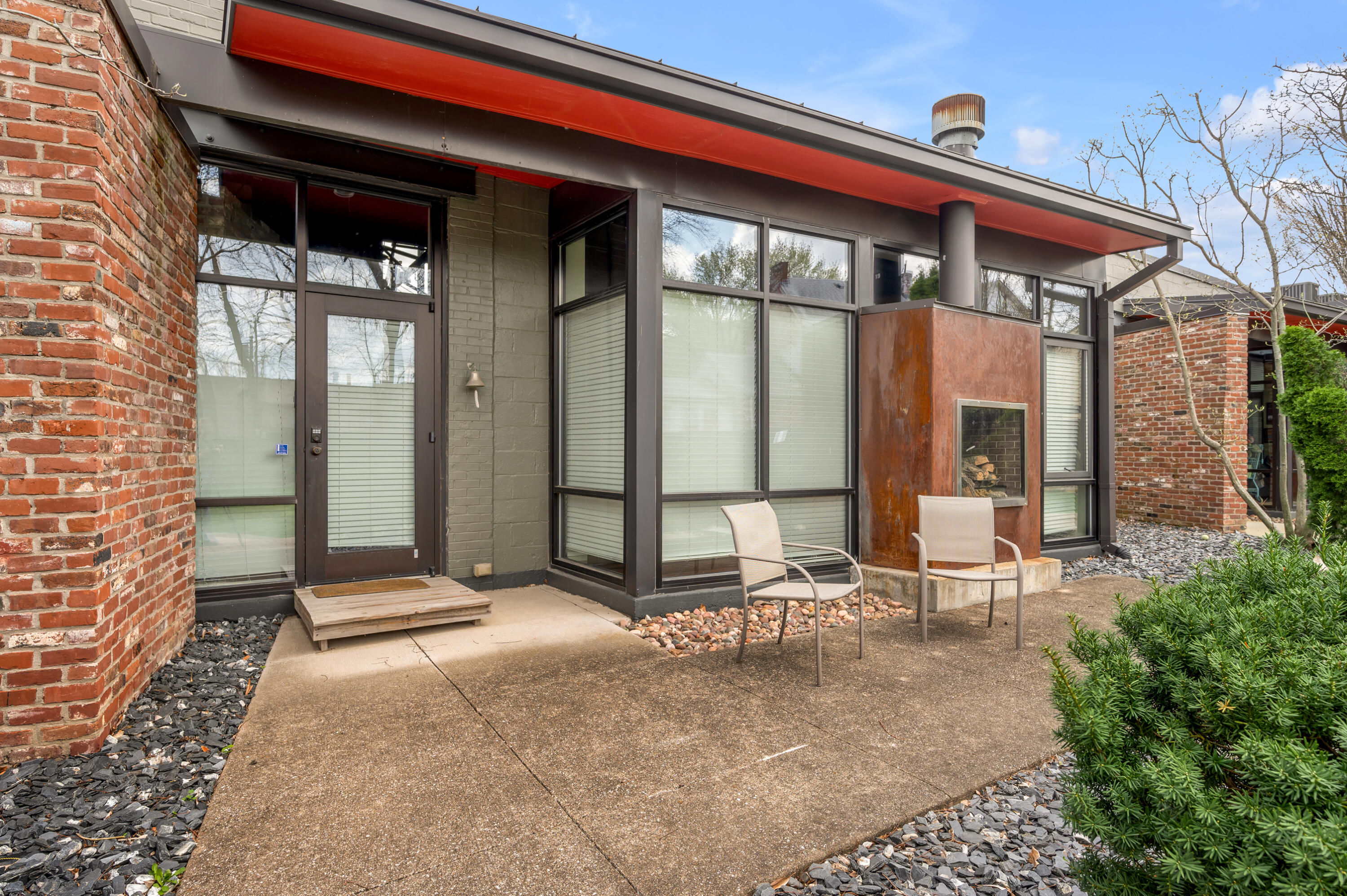 420 Lawrence Street, 102