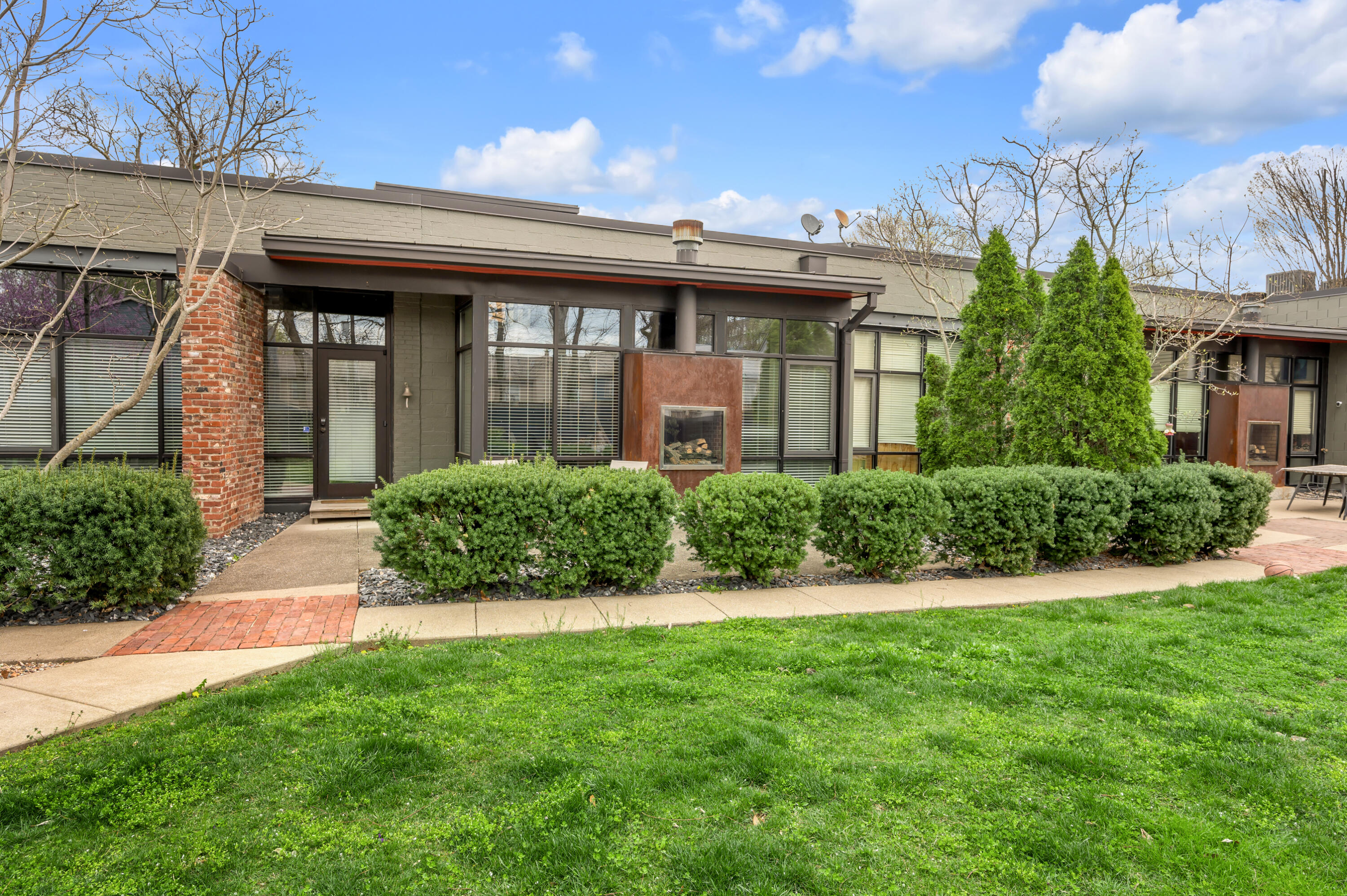 420 Lawrence Street, 102