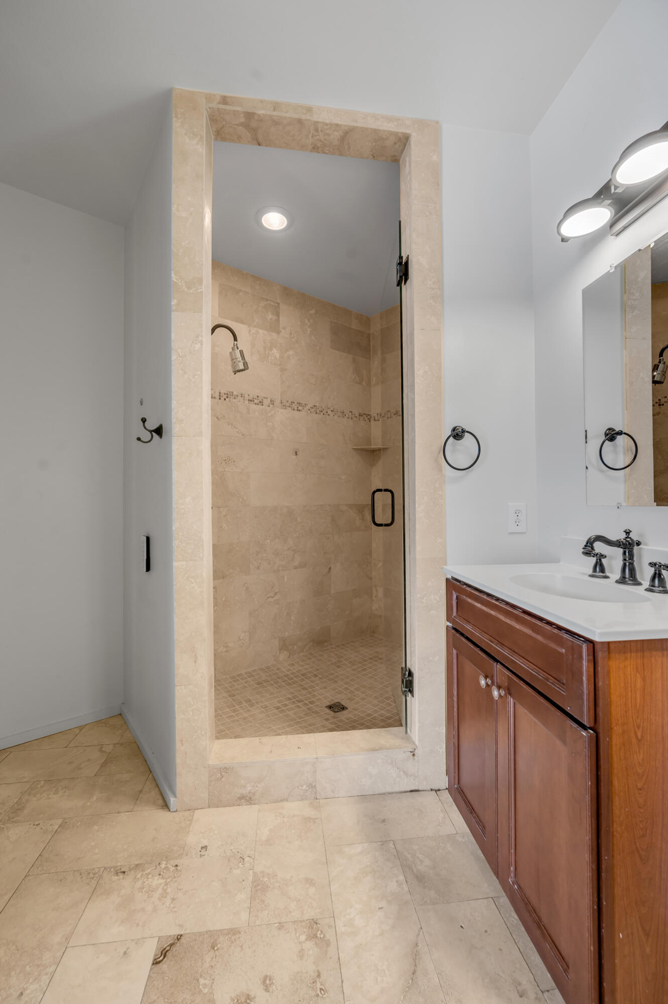420 Lawrence Street, 102