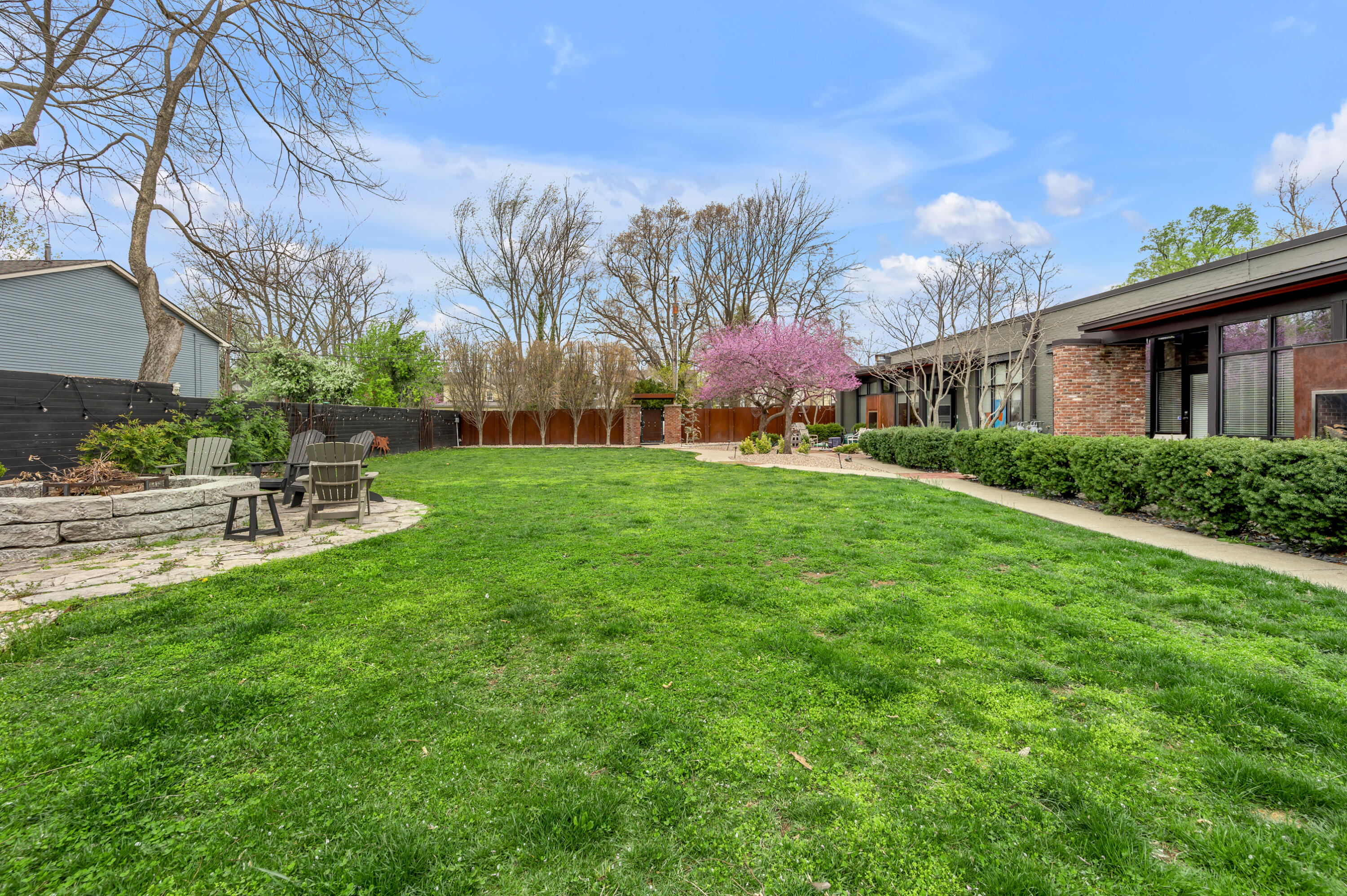 420 Lawrence Street, 102