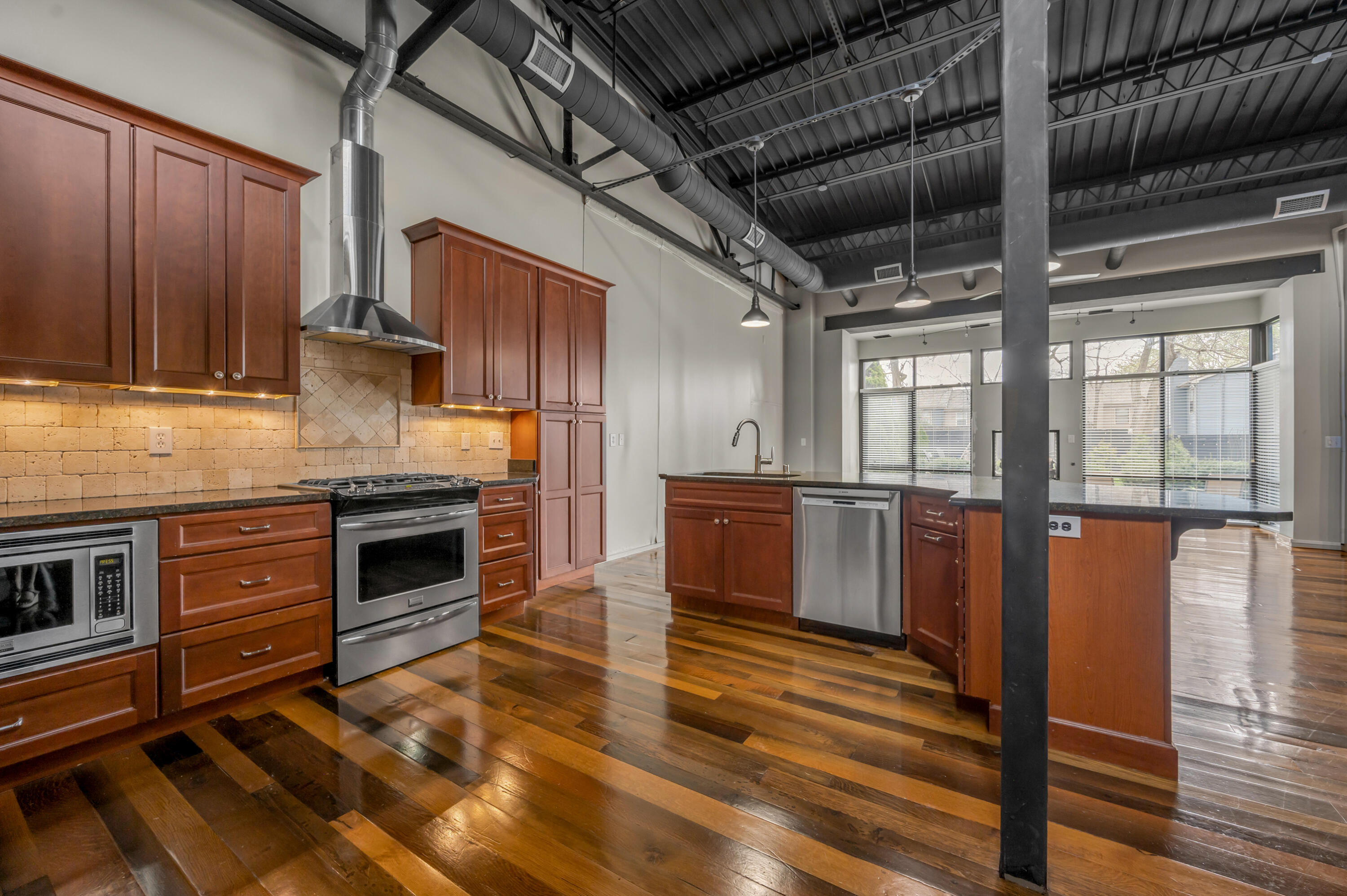 420 Lawrence Street, 102