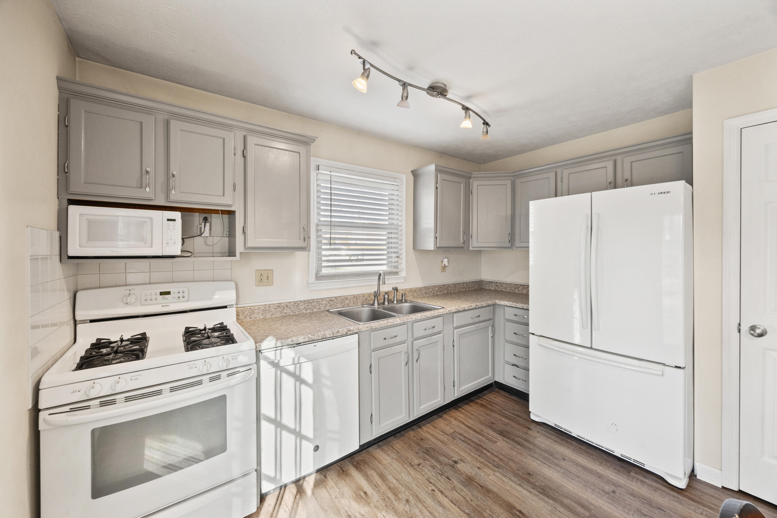 3400 Colonnade Drive