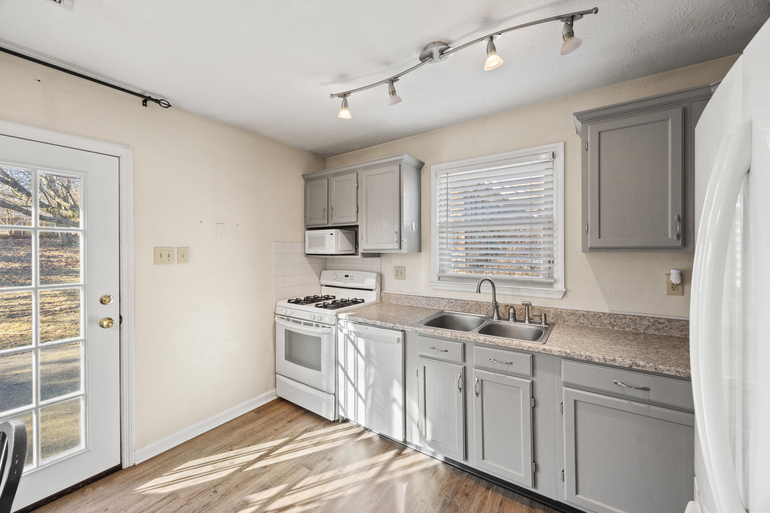 3400 Colonnade Drive