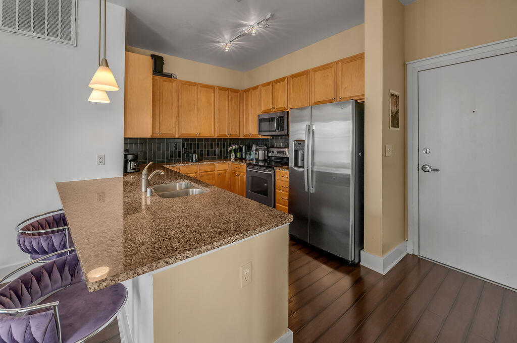 535 S Upper Street 400