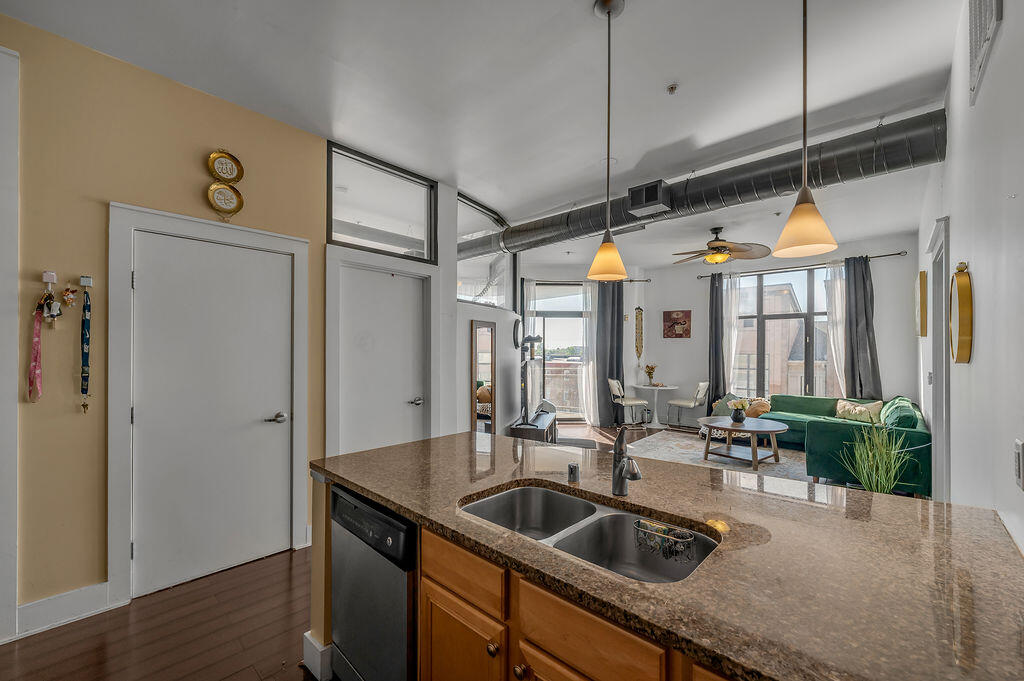 535 S Upper Street 400
