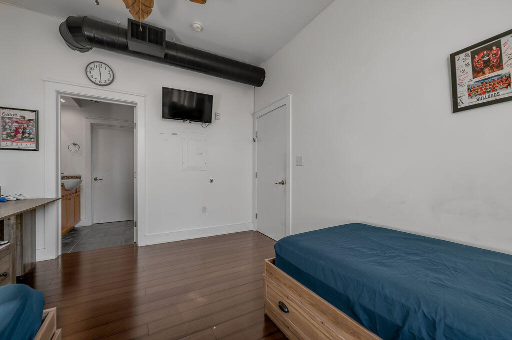 535 S Upper Street 400