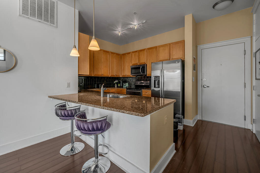 535 S Upper Street 400