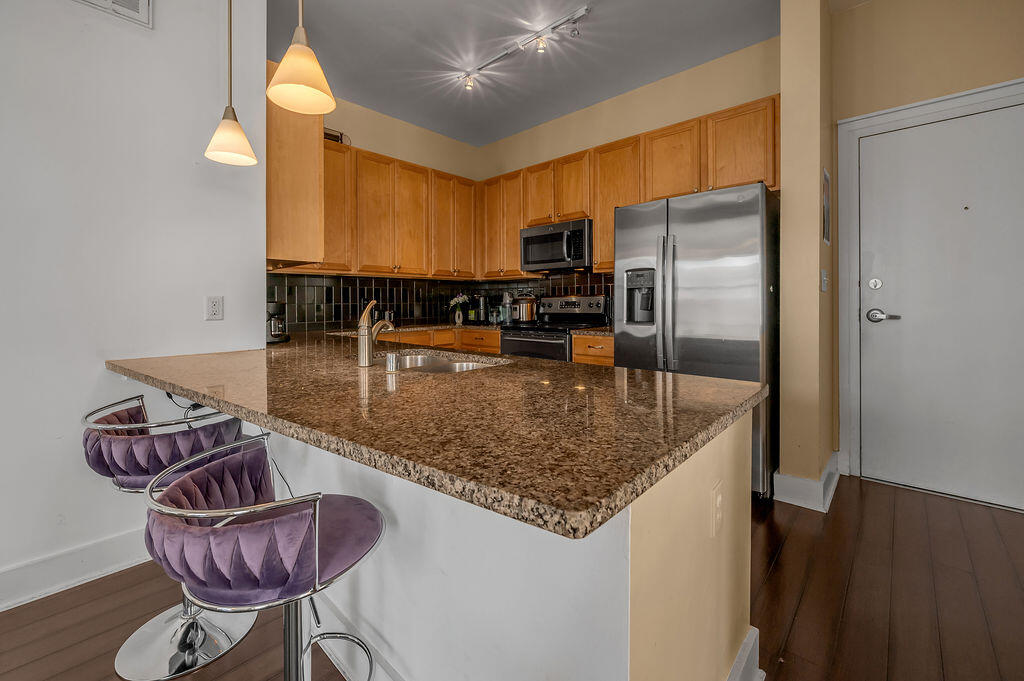 535 S Upper Street 400