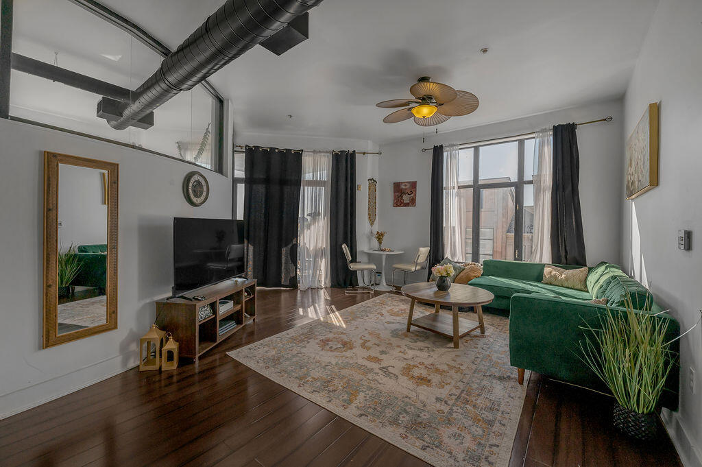 535 S Upper Street 400