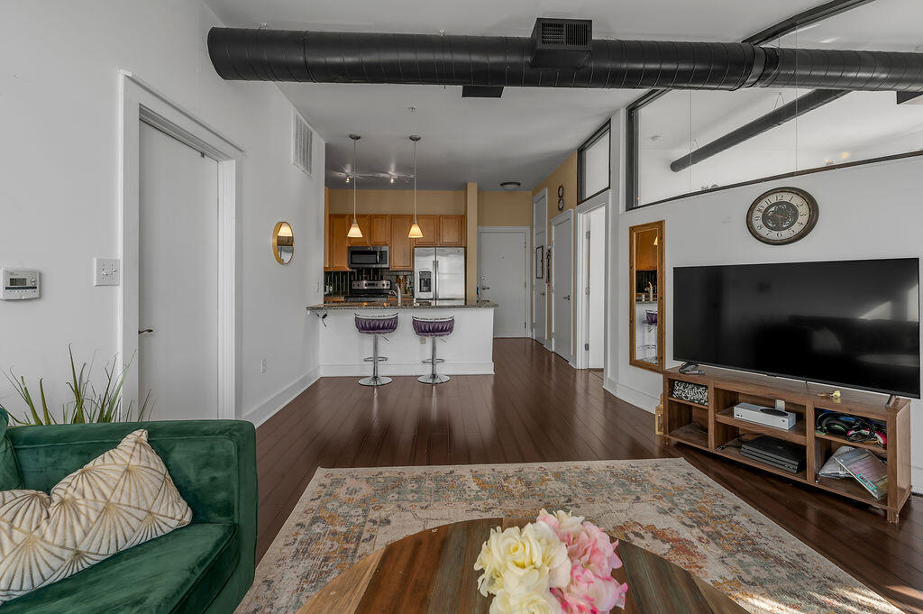 535 S Upper Street 400