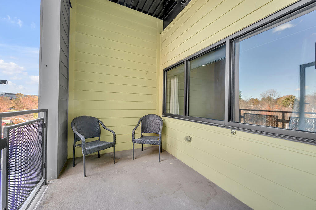 350 E Short Street 307