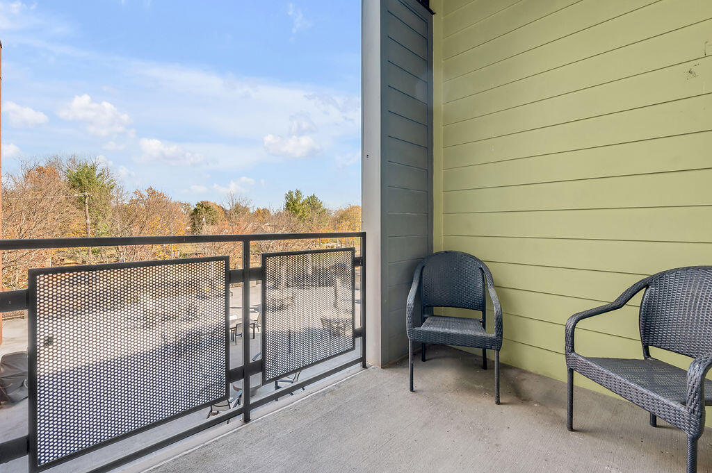 350 E Short Street 307
