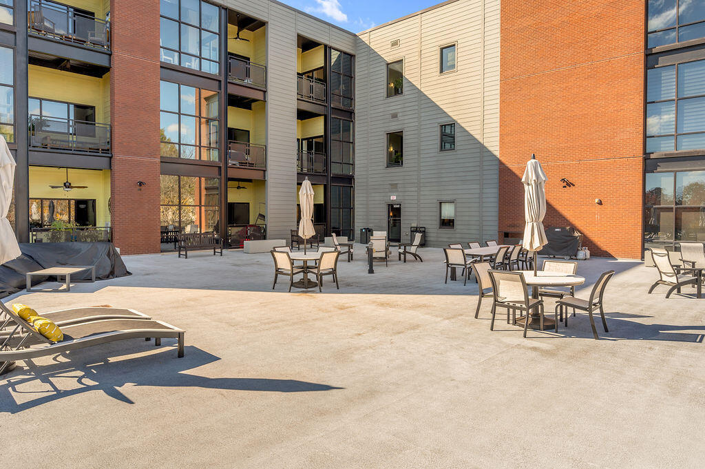 350 E Short Street 307