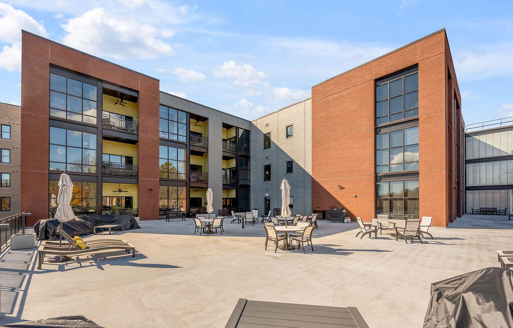 350 E Short Street 307