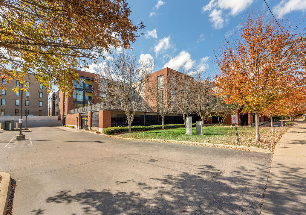 350 E Short Street 307