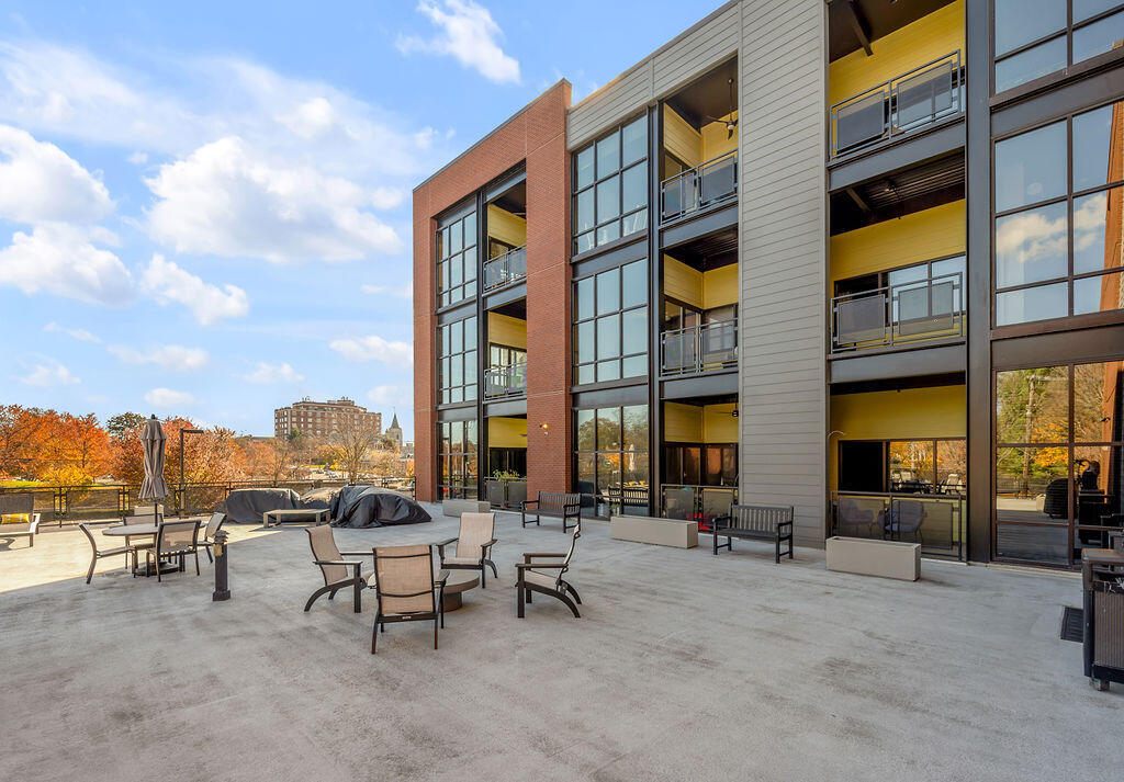 350 E Short Street 307