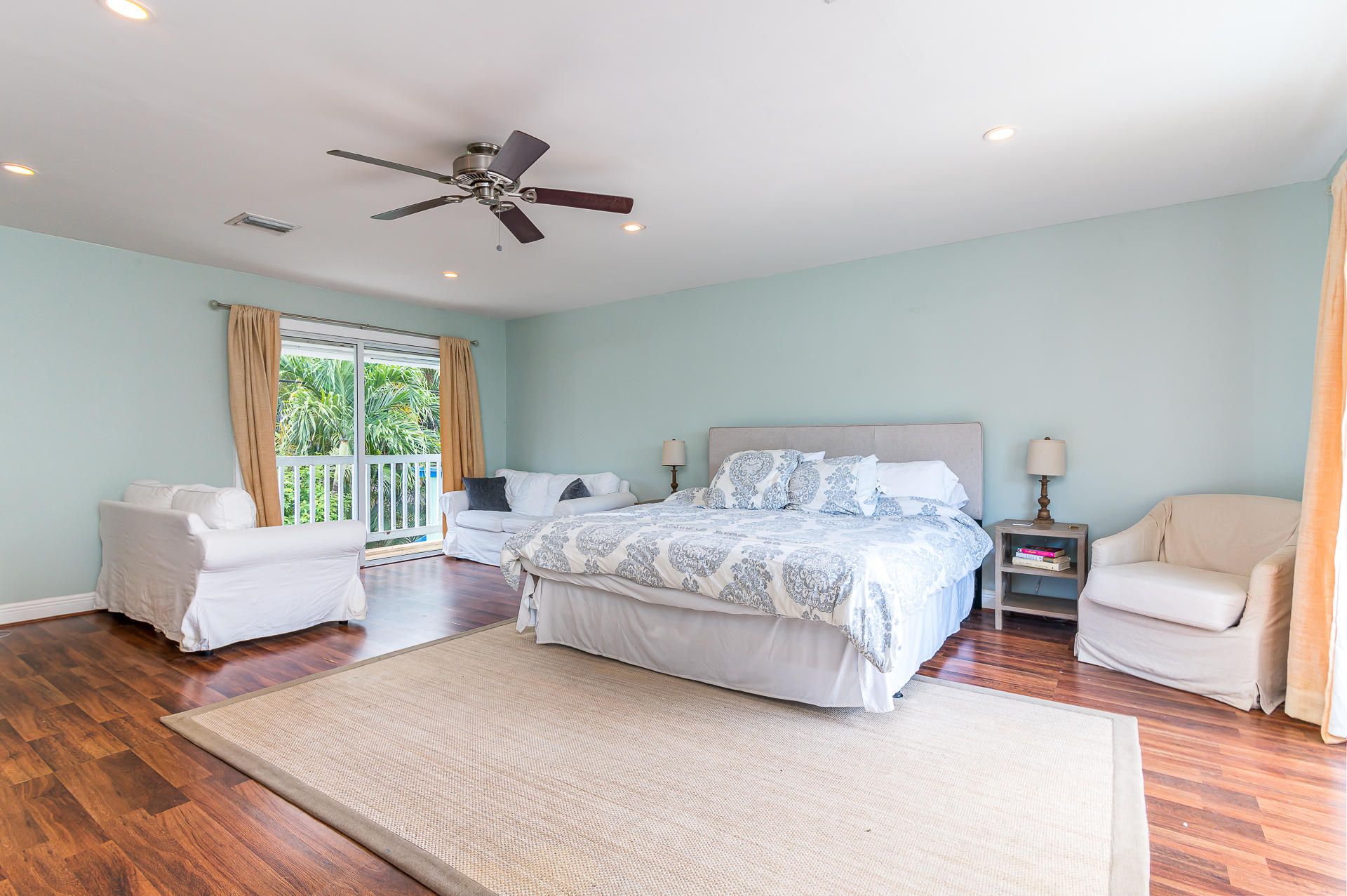 740 S Lake Avenue Ch