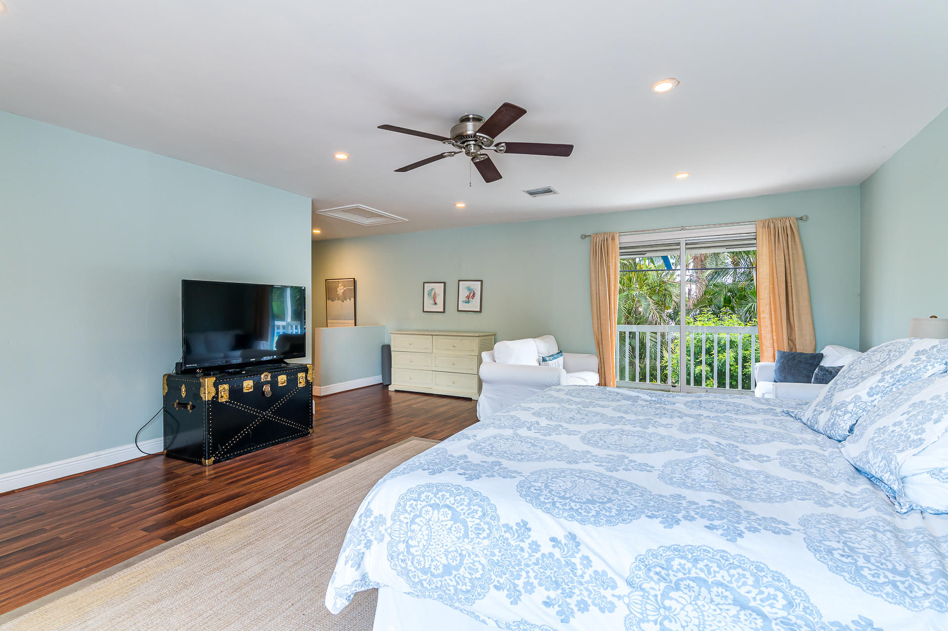 740 S Lake Avenue Ch